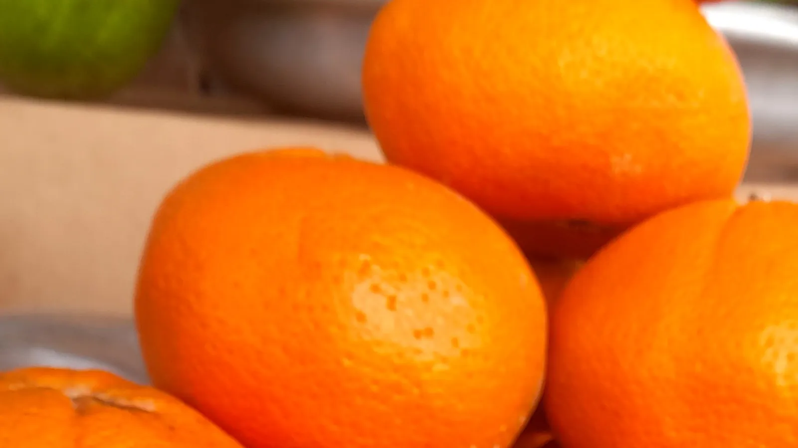 Mandarins compared with clementines, both small easy-peel citrus